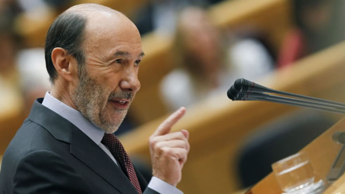 Rubalcaba: "Está usted haciendo daño a su país. Váyase señor Rajoy"