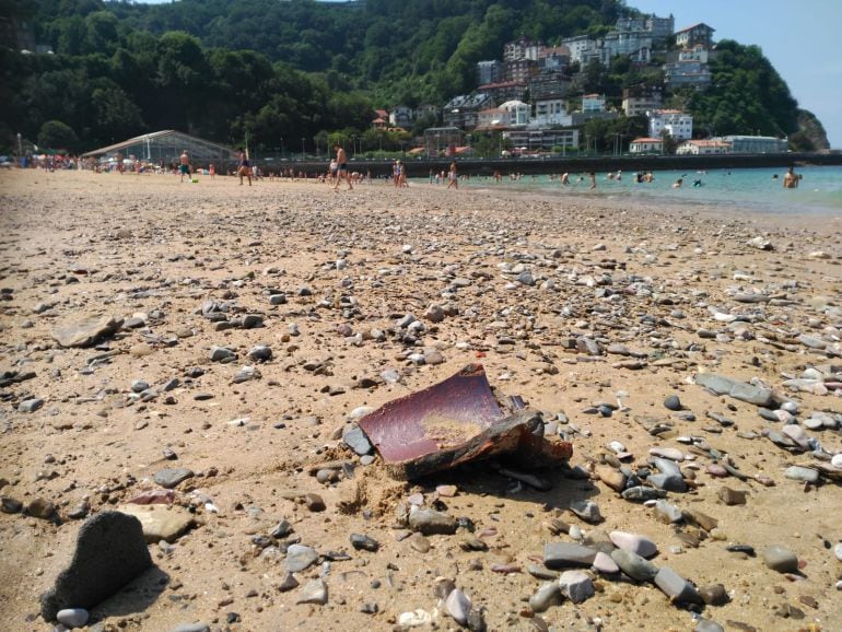 La retirada de piedras de la Playa de Ondarreta sigue su plan previsto. 