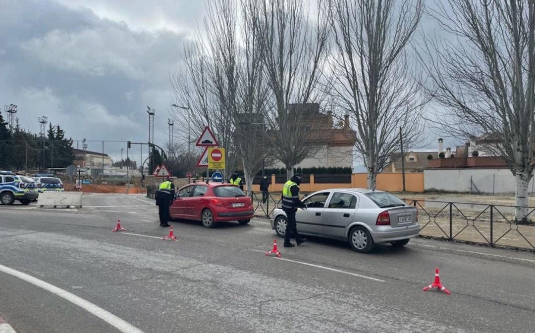 Control de la Policía Local de Úbeda en uno de los accesos a la ciudad