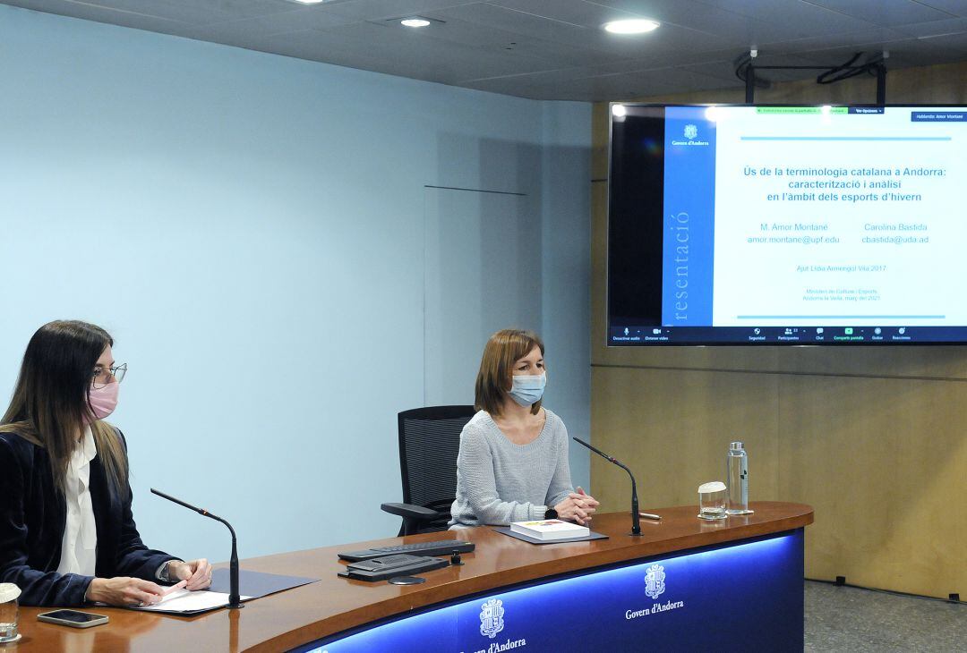 Presentació de l'estudi amb la ministra de Cultura i Esports, Sílvia Riva, i la cap del departament de Política Lingüística, Marta Pujol.