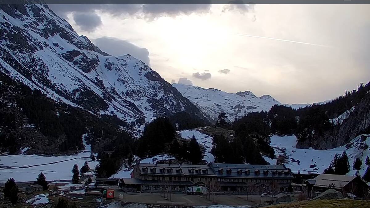 Nieve en las pistas de esquí por encima de la cota 1800