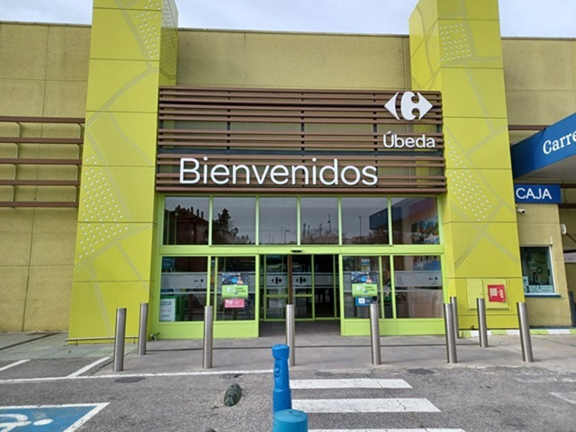 Centro comercial donde se encuentra la administración nº4 de Úbeda.