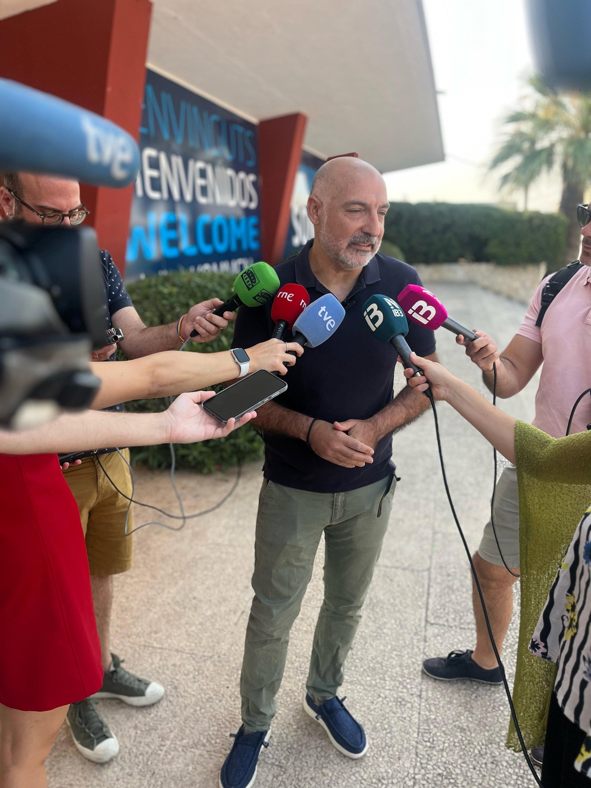 El conseller socialista Andreu Serra, atendiendo a los medios.- PSOE MALLORCA