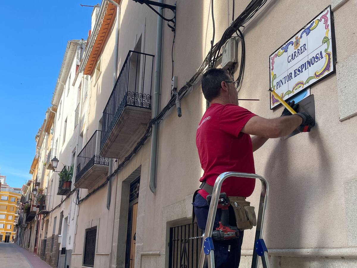 Cocentaina cuenta con 35 nuevas placas en sus calles con su denominación popular