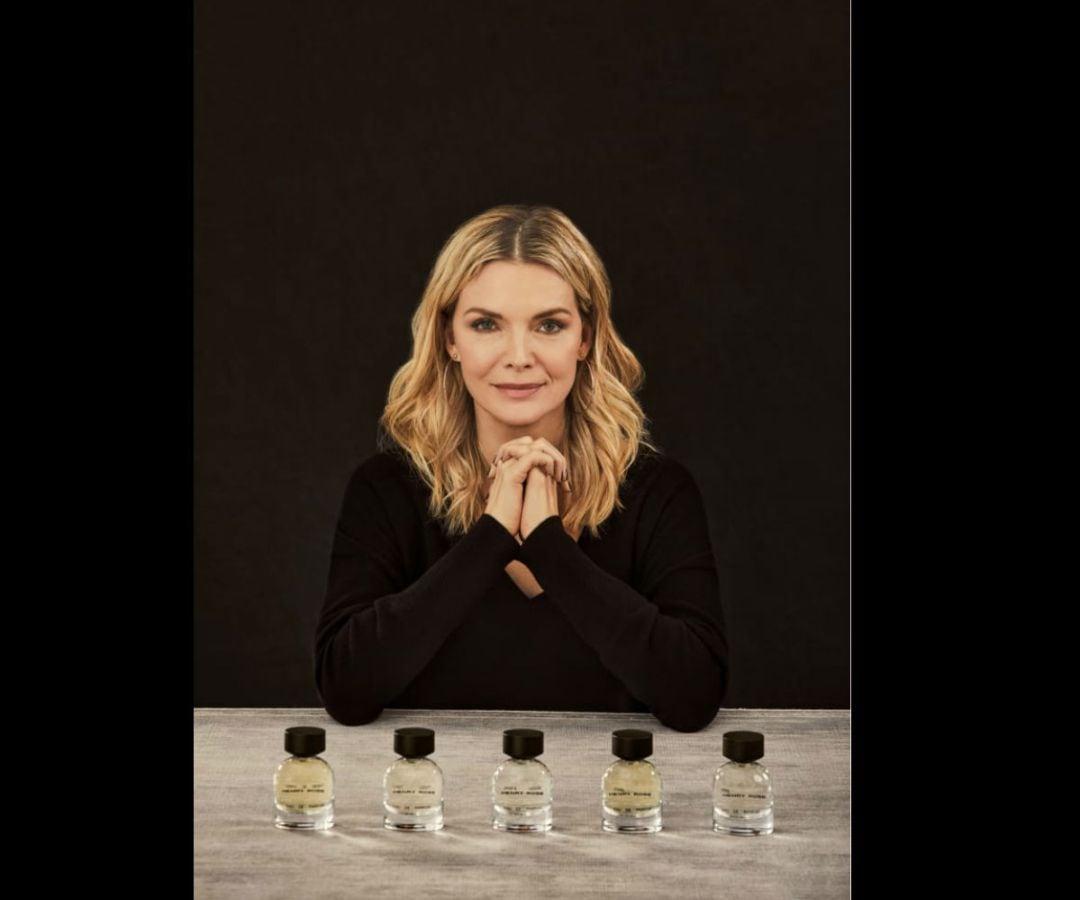 La actriz Michelle Pfeiffer presenta su colección de perfumes transparentes y honestos con el consumidor