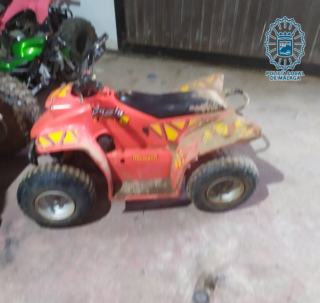 El niño de cuatro años conducía por la carretera de Almogía un quad sin matricular, sin número de bastidor y sin casco protector 