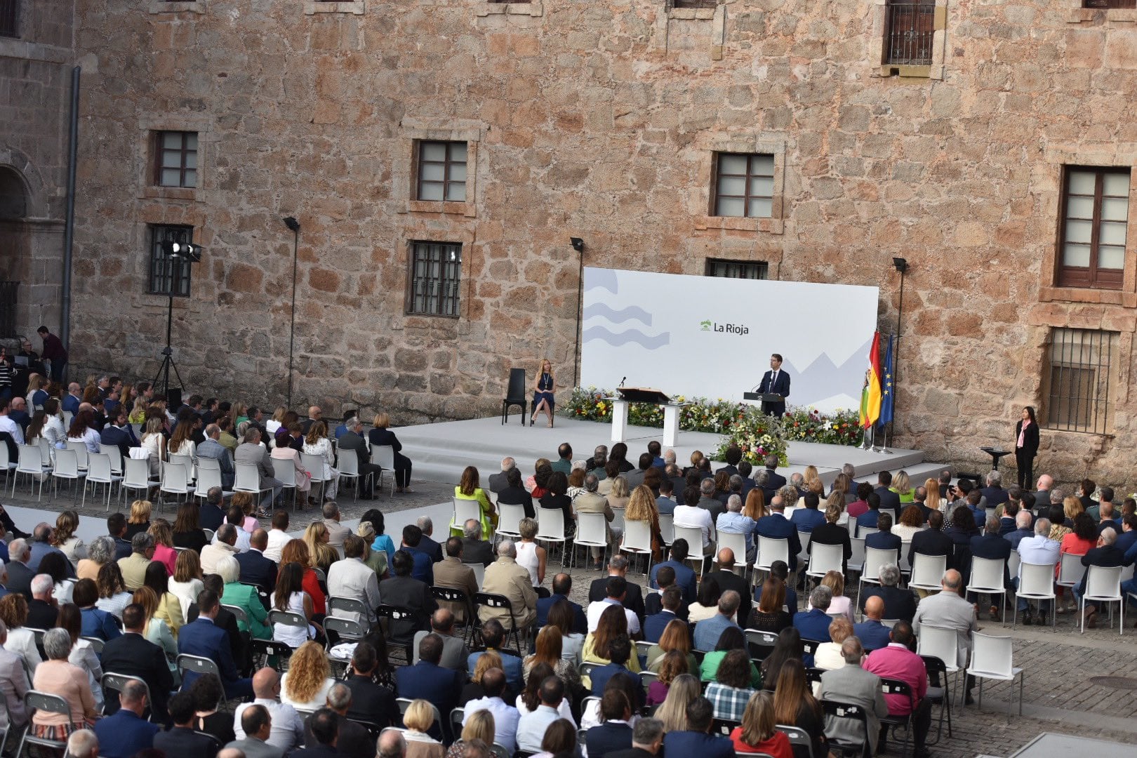 Gonzalo Capellán ha tomado posesión como presidente de La Rioja en San Millán de la Cogolla.