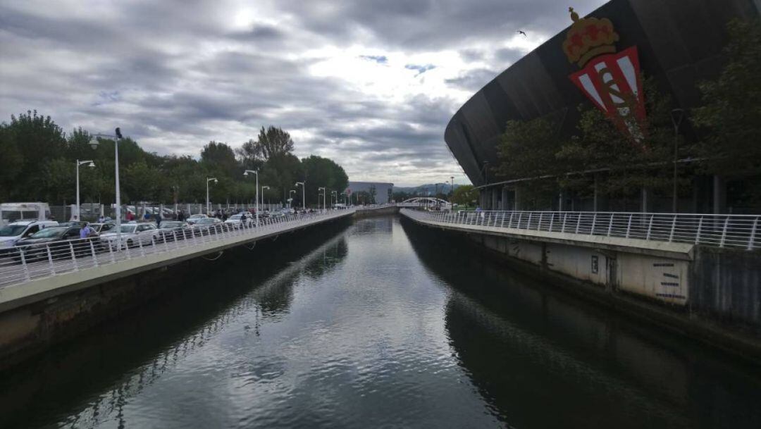 El río Piles a su paso por El Molinón