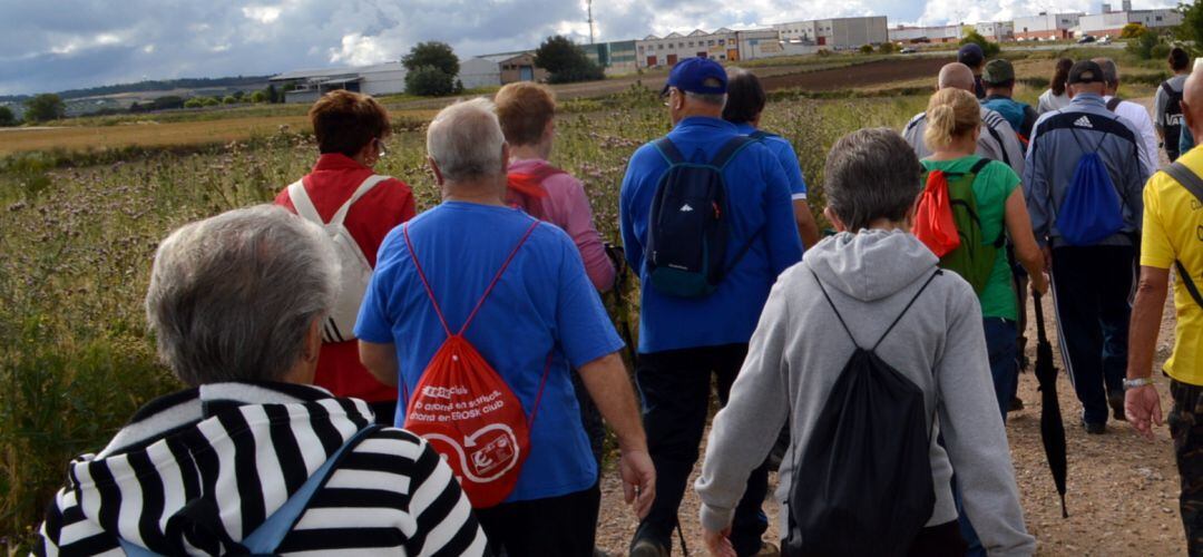 El consistorio programa rutas guiadas por la localidad para fomentar la actividad física