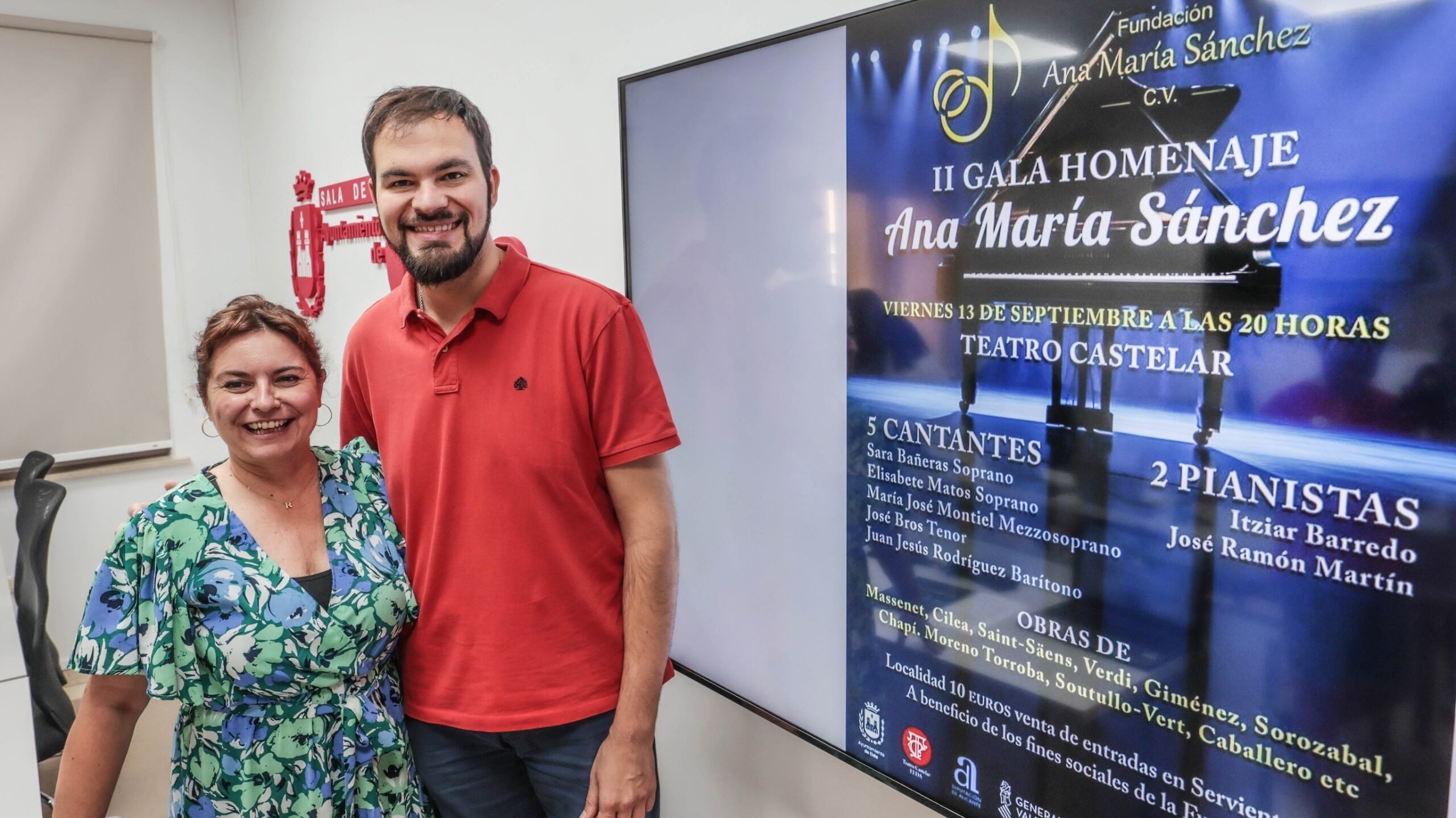 Rosa Vidal, concejala de Teatro de Elda junto a Miguel Ángel Rubio, hijo de Ana María Sánchez