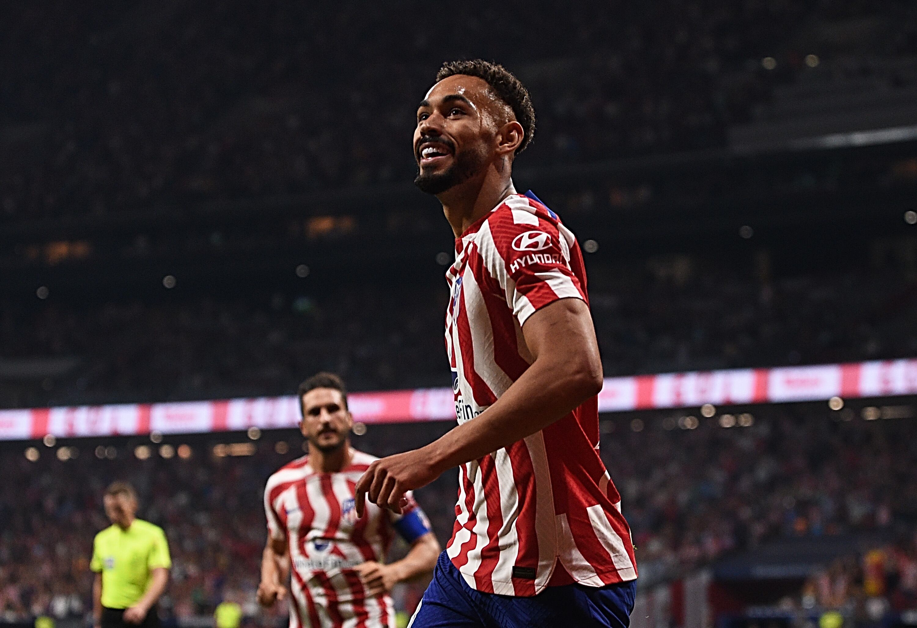 Matheus Cunha celebra el último de los goles