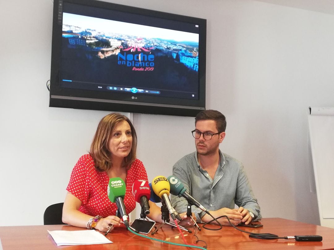 El evento ha sido presentado a los medios de comunicación por la alcaldesa de Ronda, Mª Paz Fernádez, y el concejal de Cultura, Ángel Martínez.