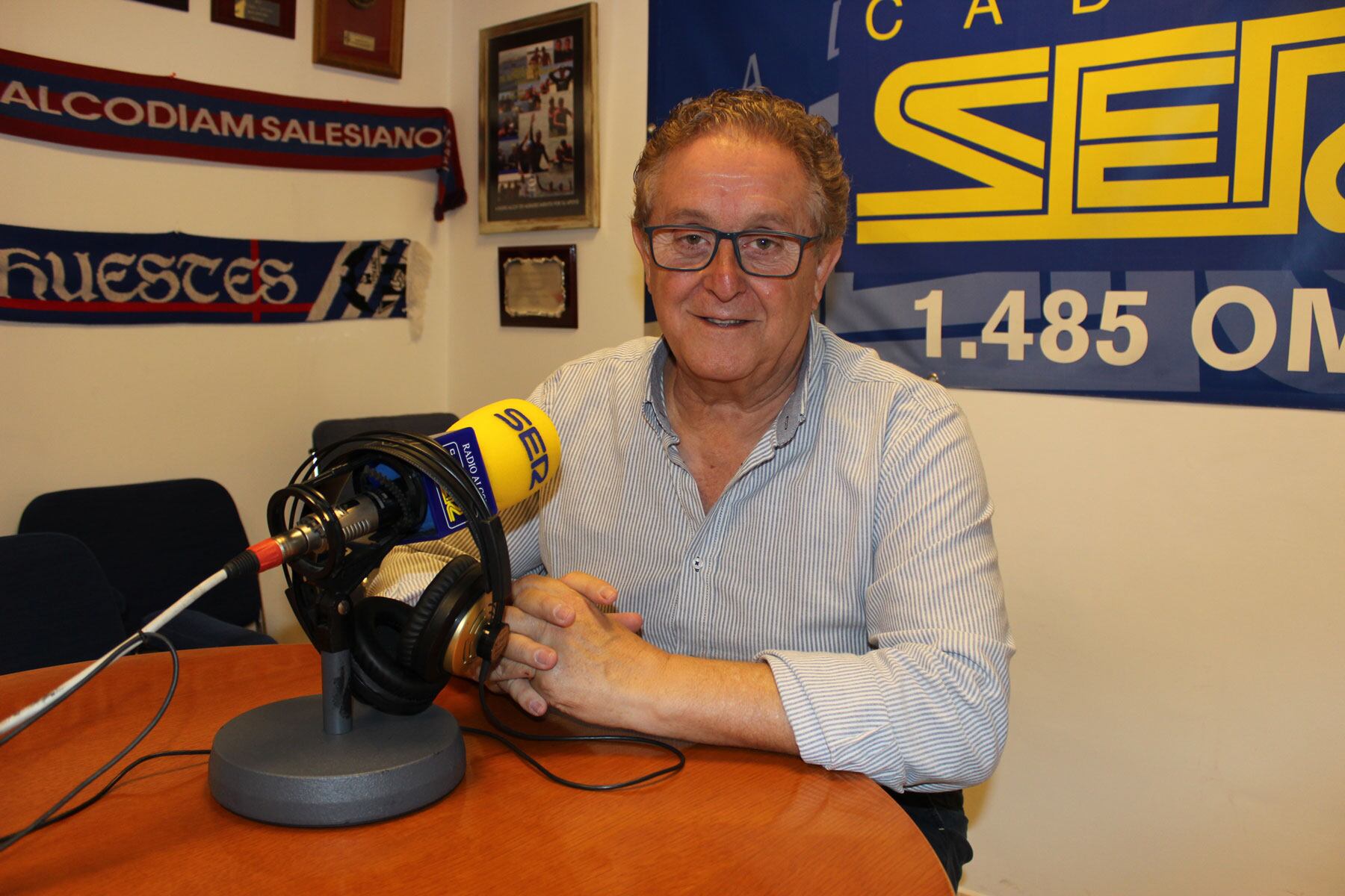 Antonio Bernabeu, alcalde de Castalla, en els estudis de Radio Alcoy