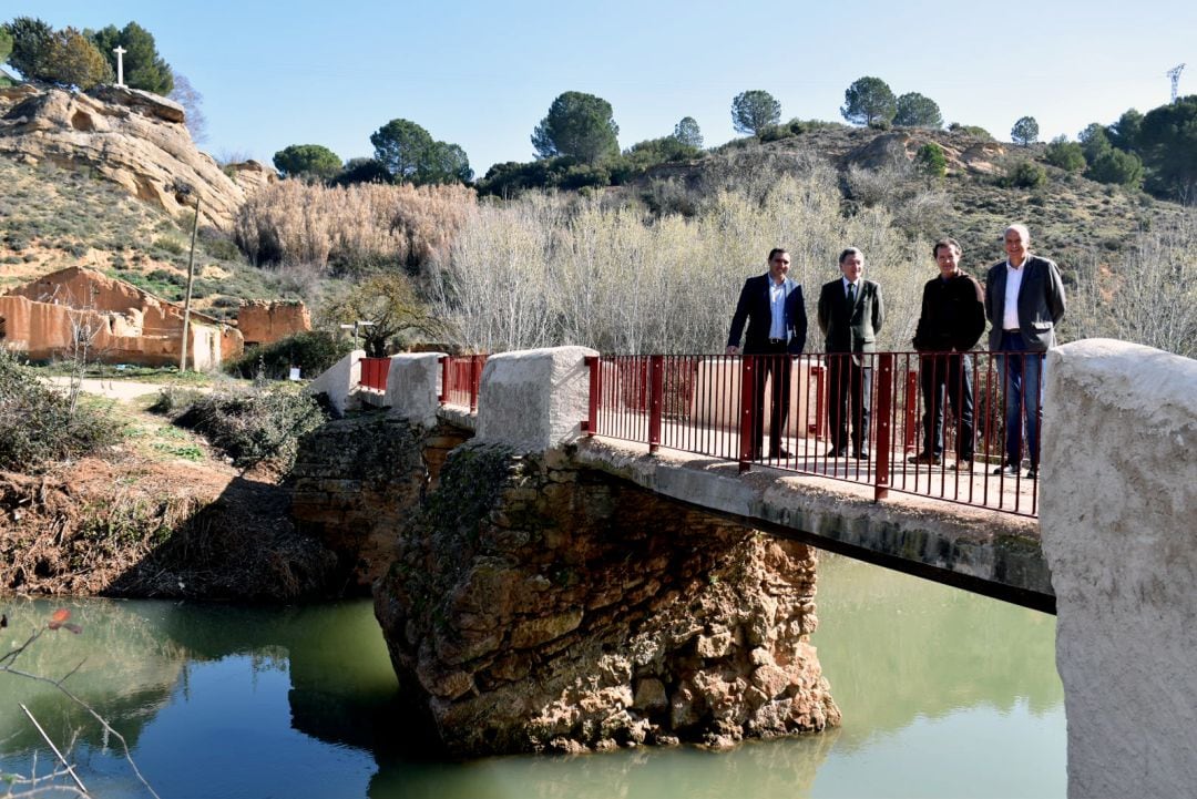 Visita de autoridades al Puente San Benito en El Picazo