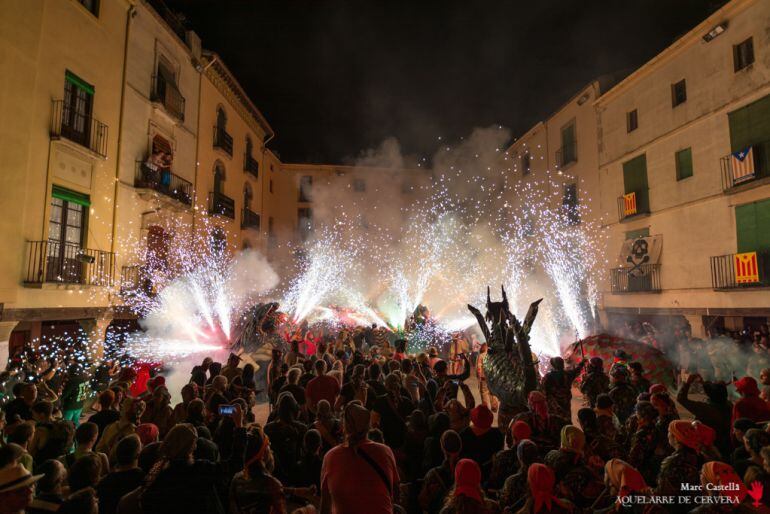 La festa d'aquest divendres d'Aquelarre començarà a les 11 de la nit i comptarà amb la música de Roba Estesa, Ebri Knight i Lasta Sanco.