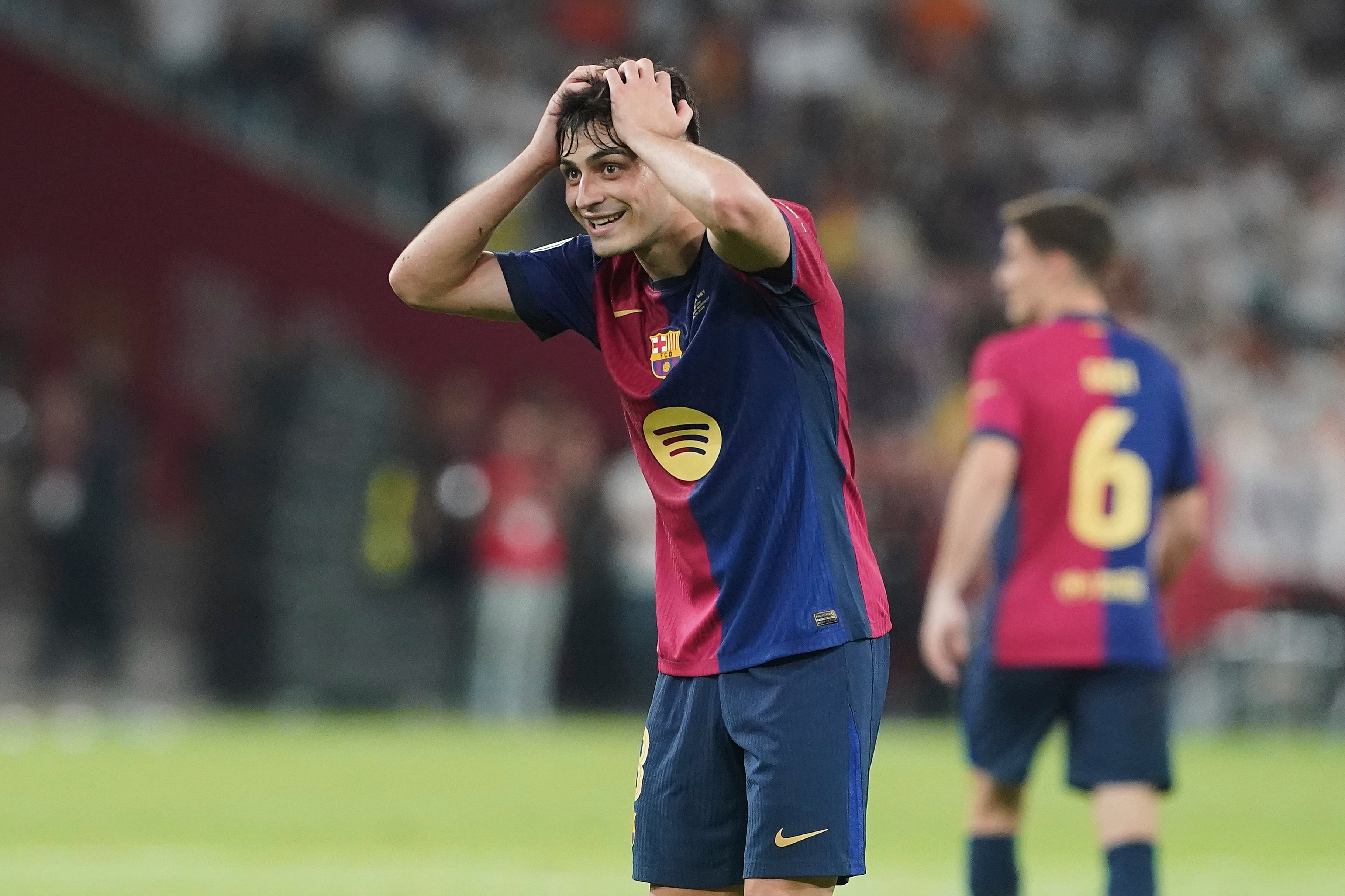 Pedri se lamenta tras una ocasión fallada.