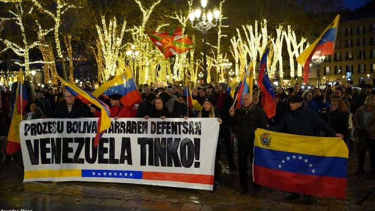EHKS protesta en las capitales vascas contra el "golpe de Estado de la oligarquía imperialista al pueblo venezolano"
