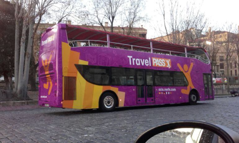 Uno de los autobuses que no tiene la concesión municipal