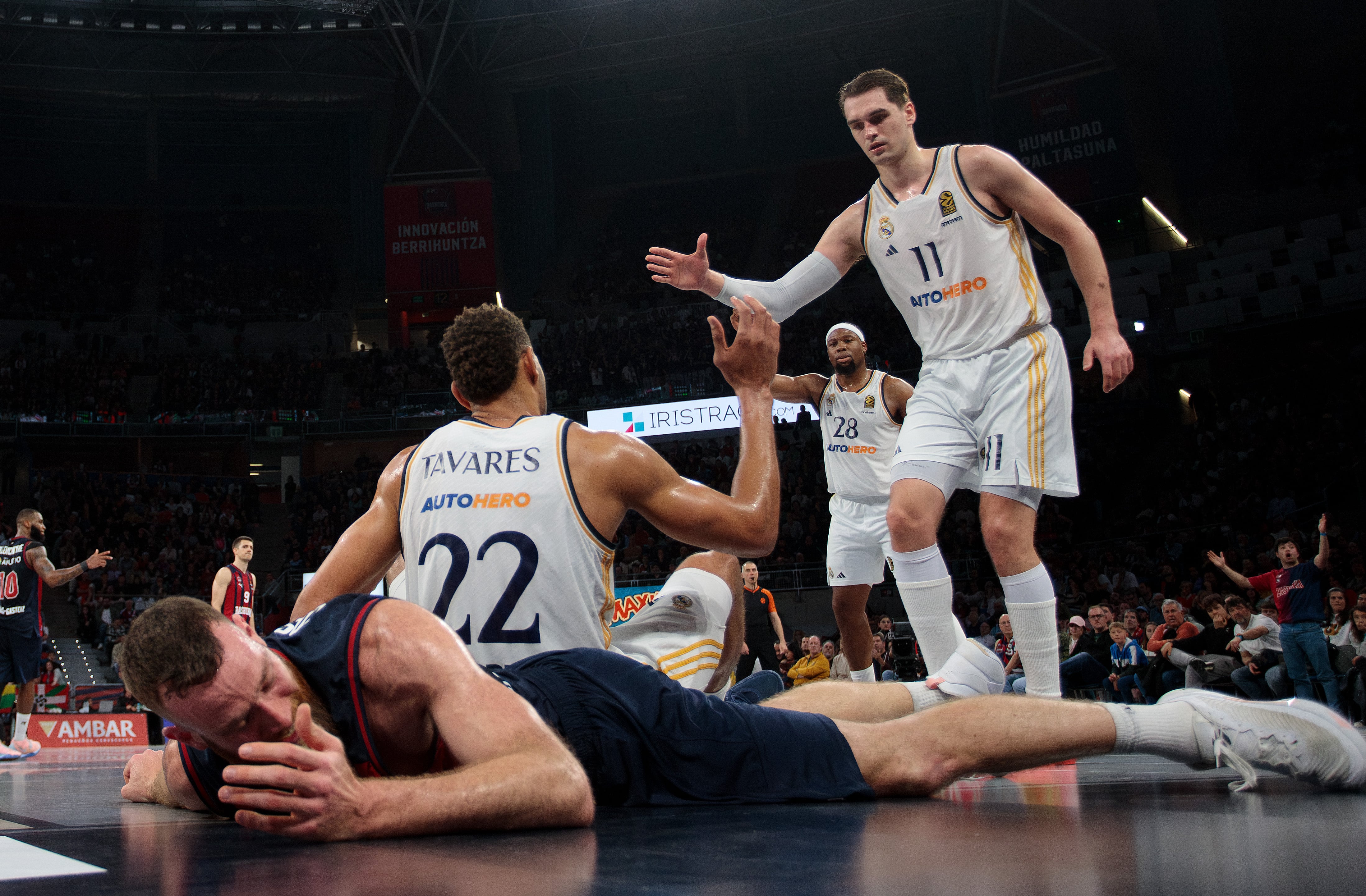 El Real Madrid se impone a Baskonia por 98-102 en la Euroliga