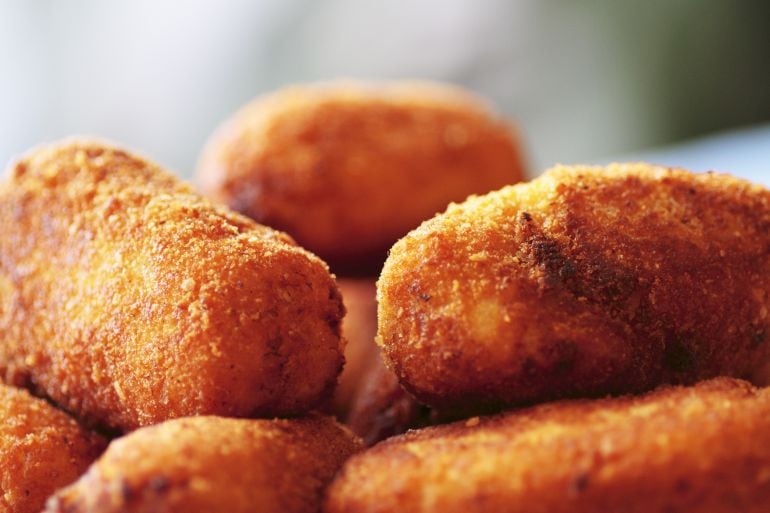 Fuente de irresistibles croquetas