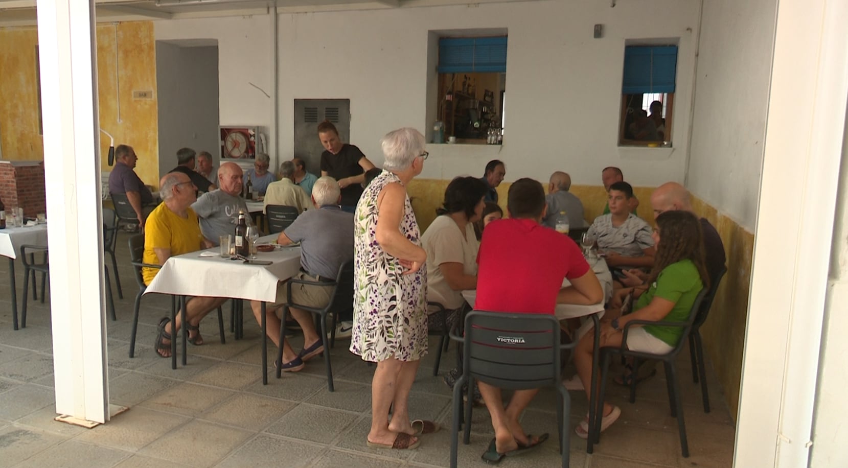 El bar de Almiserà el día de su reapertura