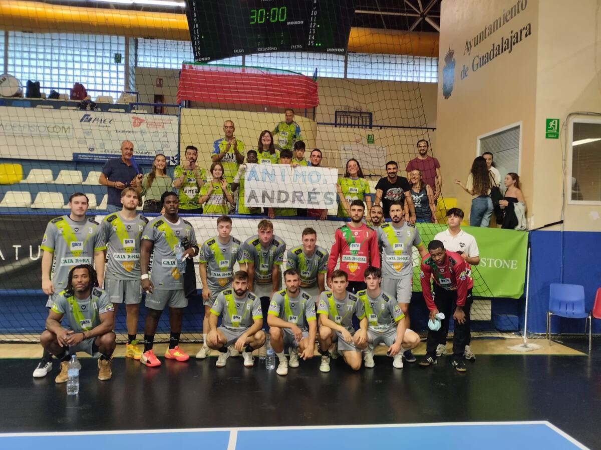 El Bm Guadalajara impone su condición de favorito y no da opción al Balonmano Zamora Enamora