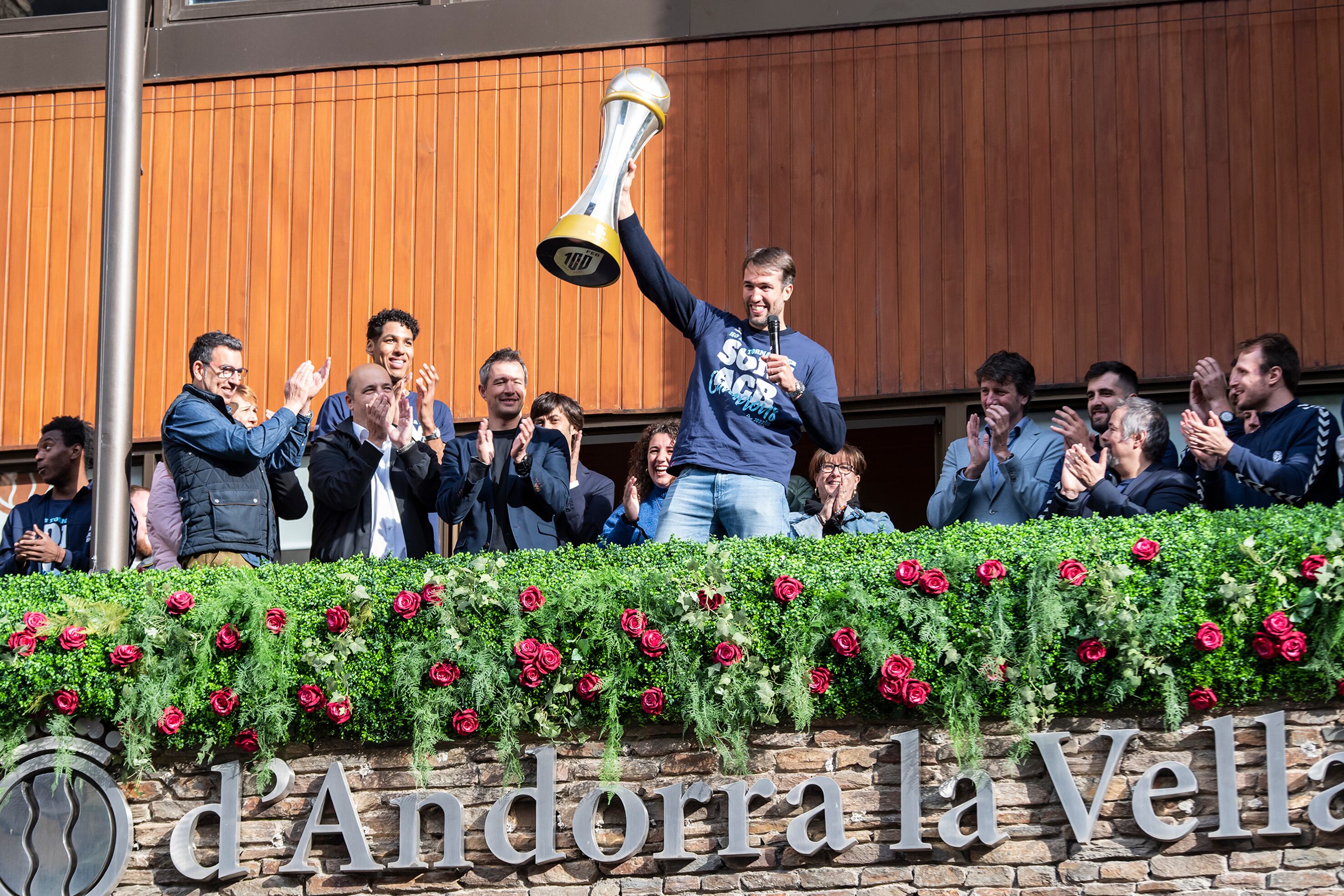 El capità tricolor, Nacho Llovet, va ser un dels més reivindicatius des del balcó del comú d'Andorra la Vella.