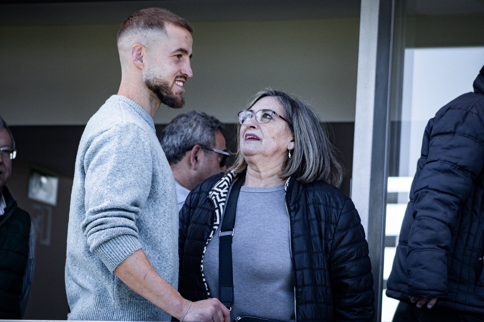 La SD Huesca rinde homenaje a los abonados que cumplen 65 años en este 2025