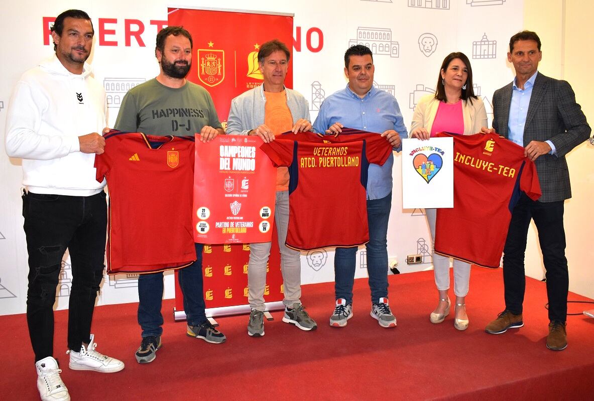 Leyendas de la Selección Española de fútbol presentando su partido en Puertollano