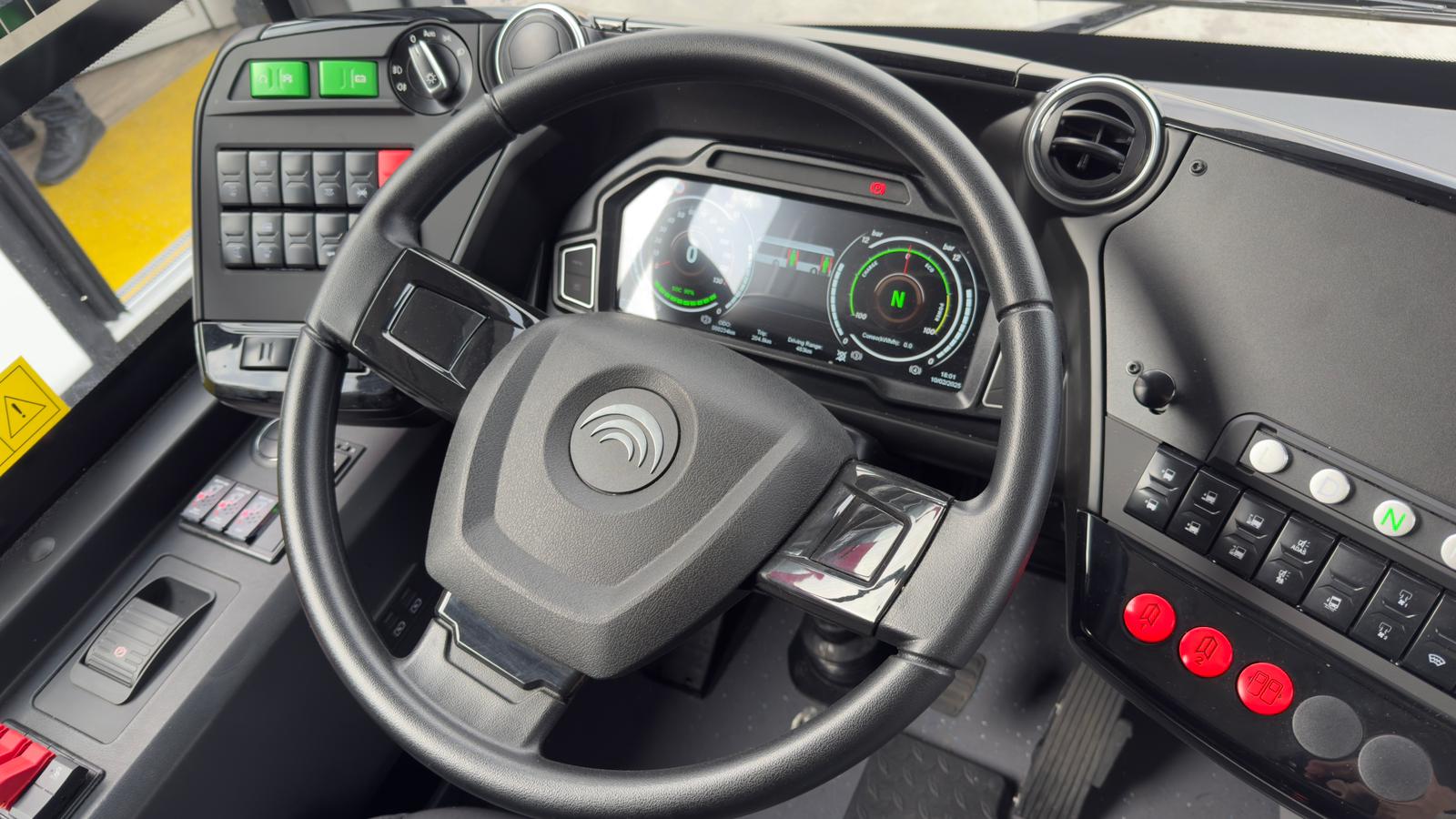 Imagen de los cinco autobuses adquiridos por Unauto y el Ayuntamiento de Toledo para reforzar el servicio de autobuses urbanos de la capital regional