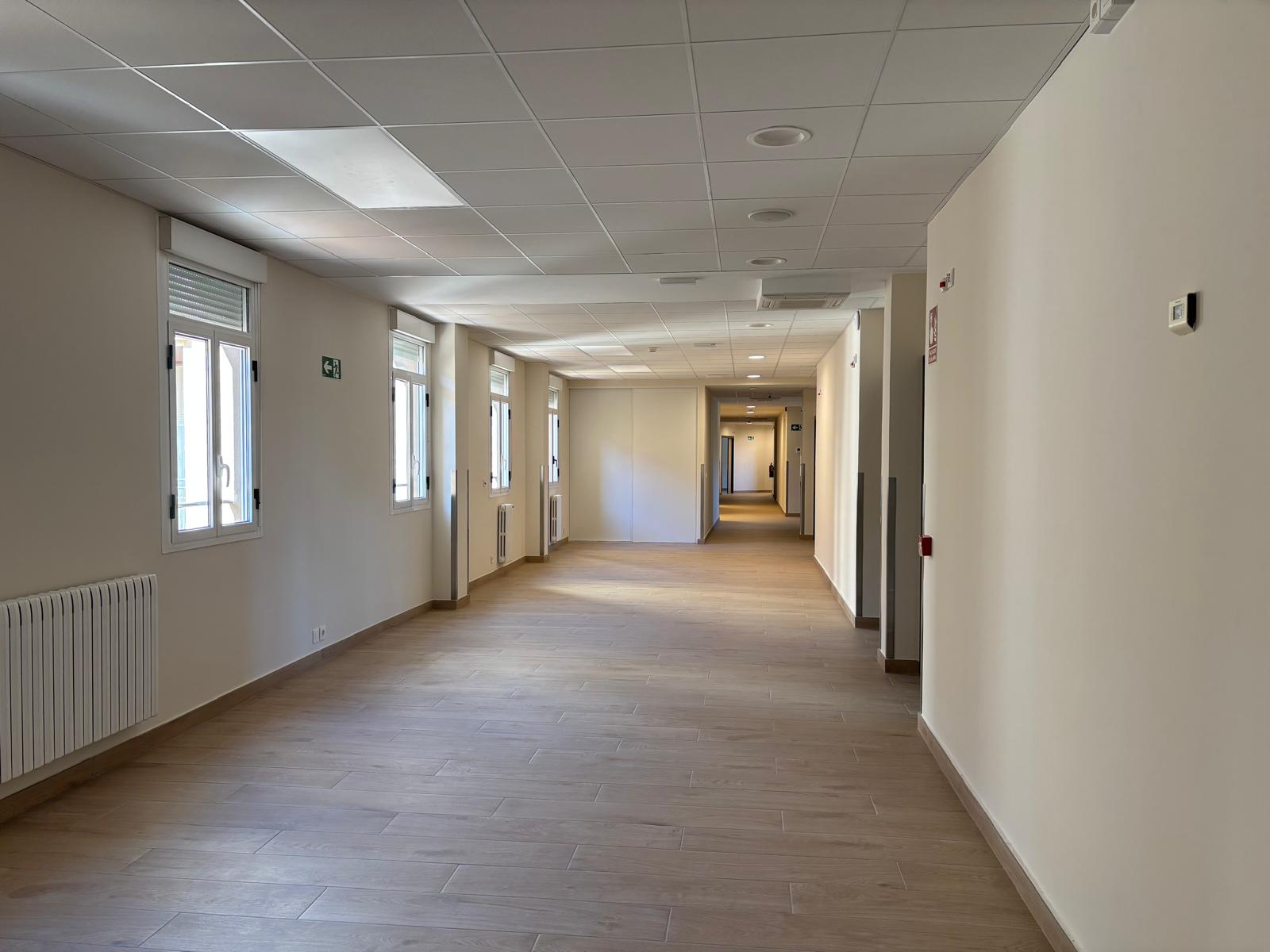 Gran sala en la Unidad de convivencia de la Residencia Sagrada Familia