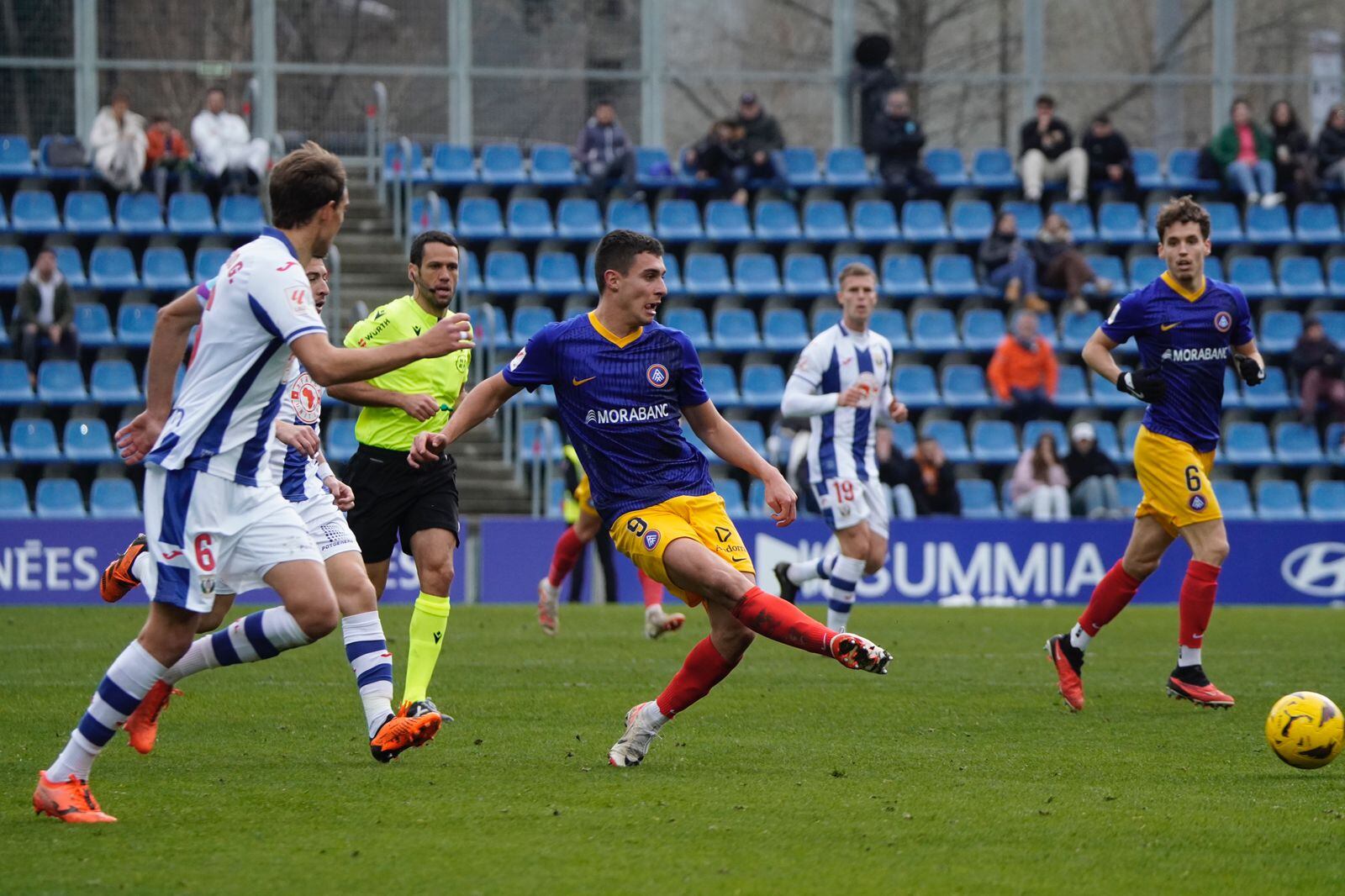 Un moment del partit entre l'FC Andorra i el Leganés a l'Estadi Nacional.