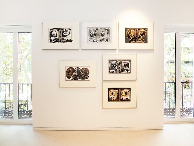 La muestra incluye obra sobre papel, sobre lienzo y carteles.