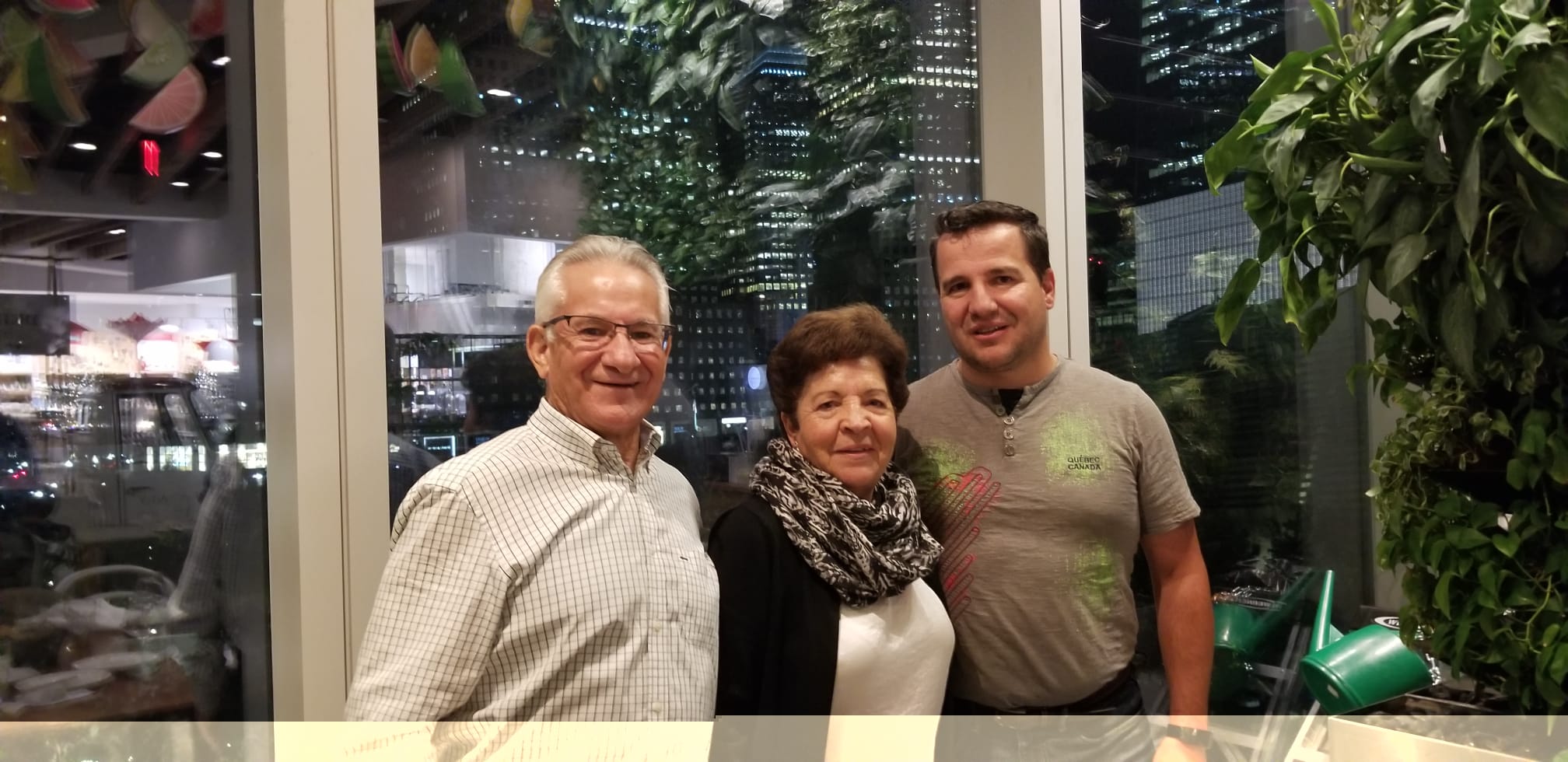 Eduardo con sus padres