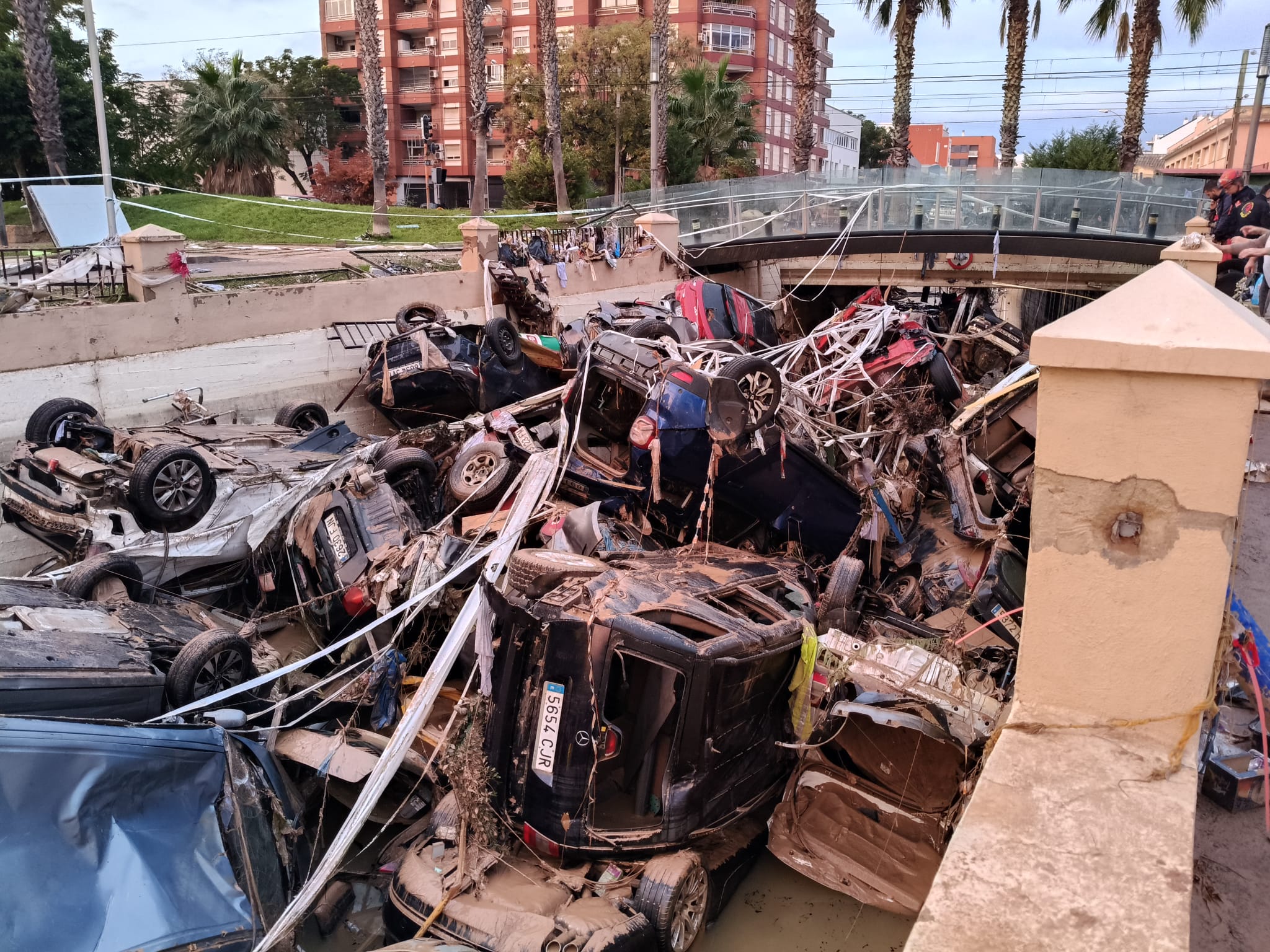 Coches apilados en el túnel que une Alfafar con Benetússer | Foto: Juan Magraner