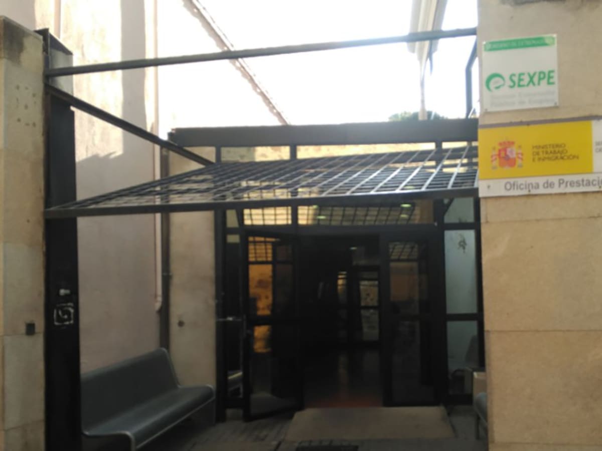 El paro baja en 4.056 personas en mayo