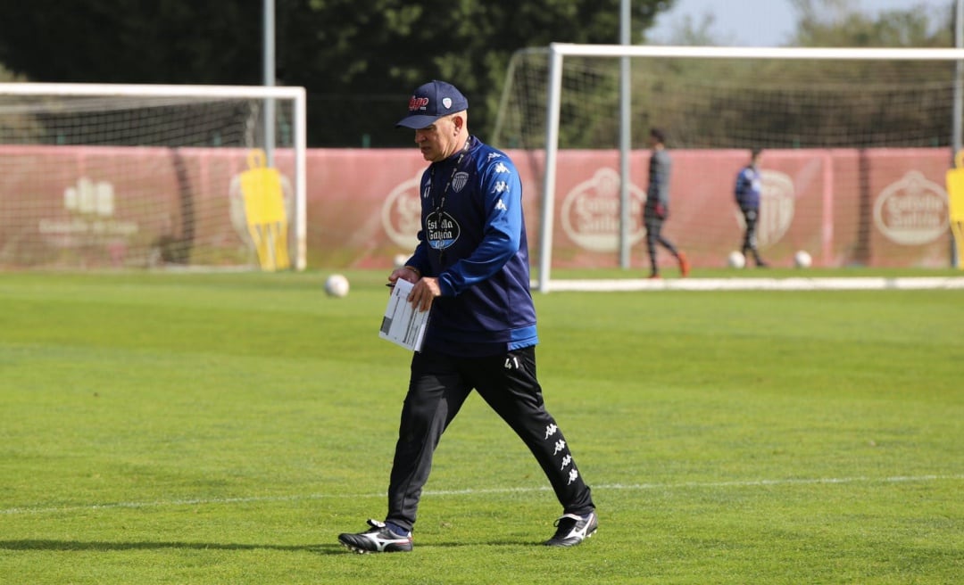 Luis César Sampedro durante un entrenamiento en O Ceao.