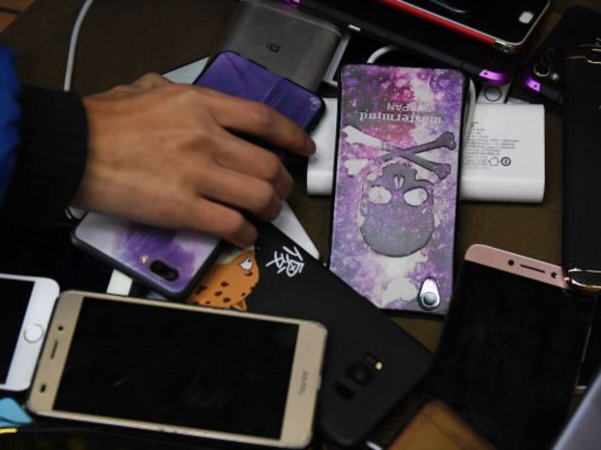 Detenido por amenazar a una dependienta y robar un móvil