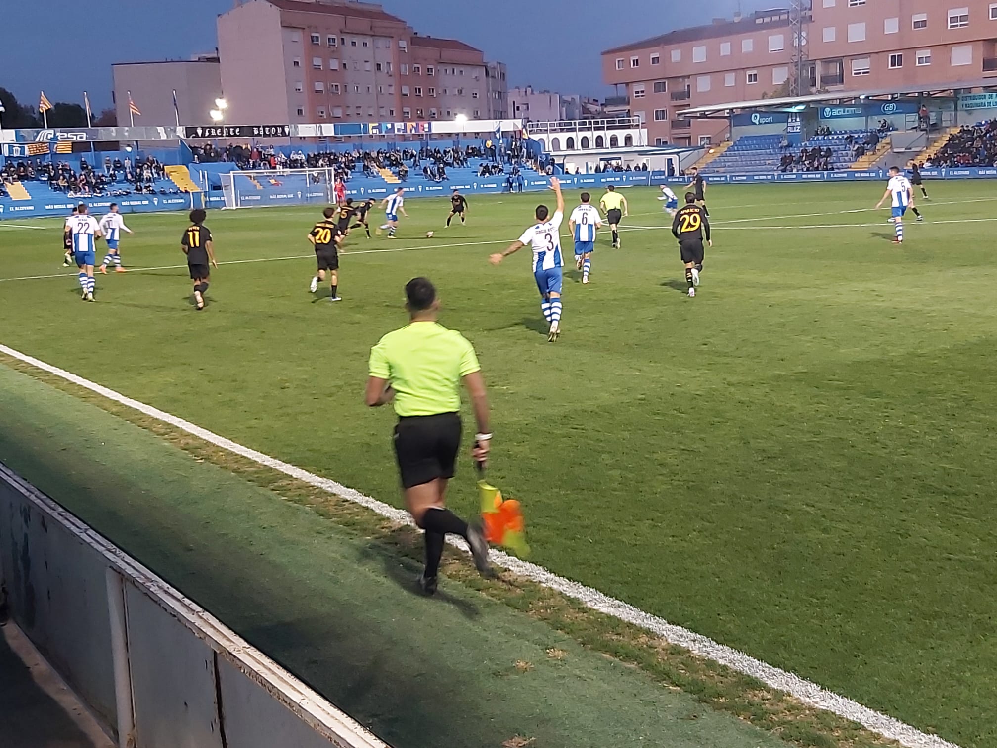 Instante del partido entre el CD Alcoyano y el Real Madrid Castilla