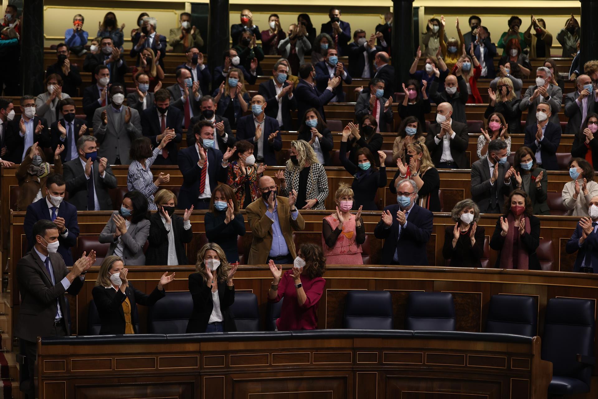 Celebración en el Congreso tras la aprobación de la reforma laboral.