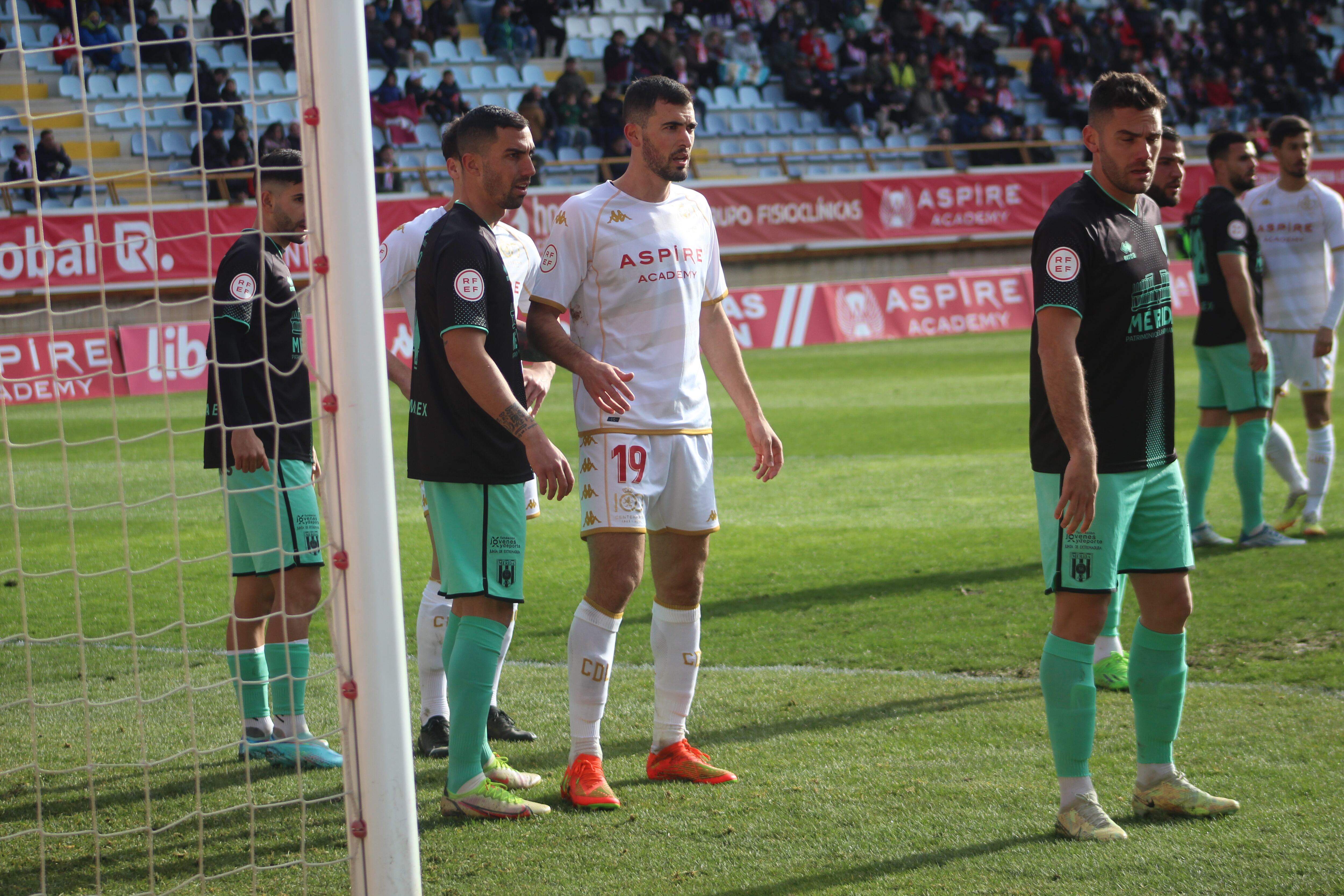 Claudio deberá esperar su momento en el Romano