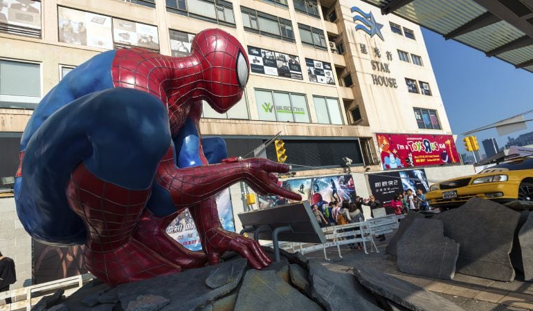 Una figura de Spider-Man gigante en el congreso de cómic de Japón.