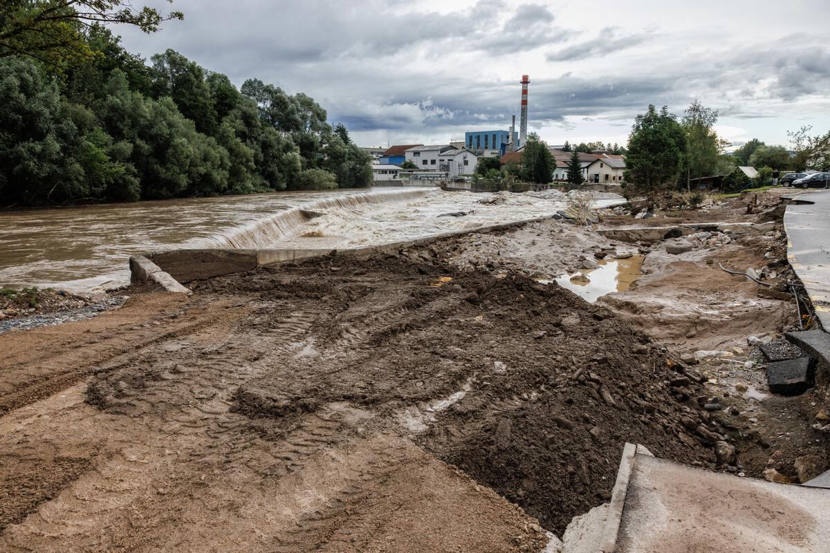 Una carretera destruida por las inundaciones en Kranj, Eslovenia. /EUROPA PRESS