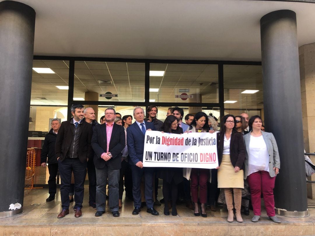 Unos 30 abocados se concentraron el martes en los juzgados de Sa Gerreria.