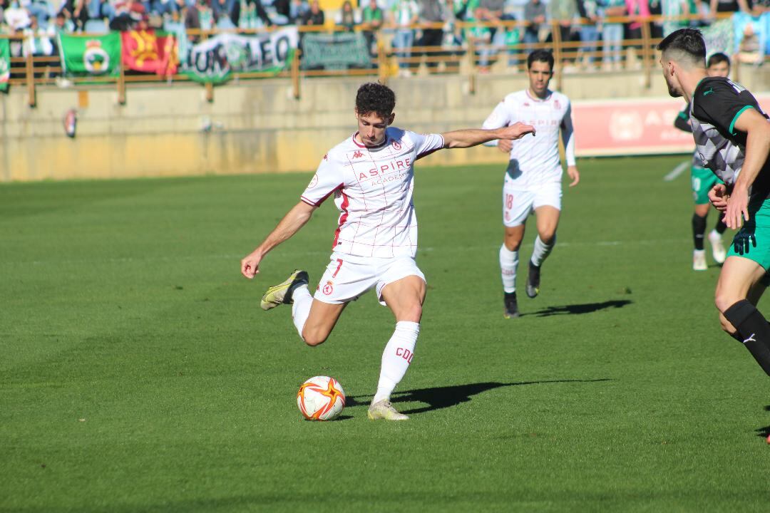 Aarón sabe lo que es batir el marco racinguista