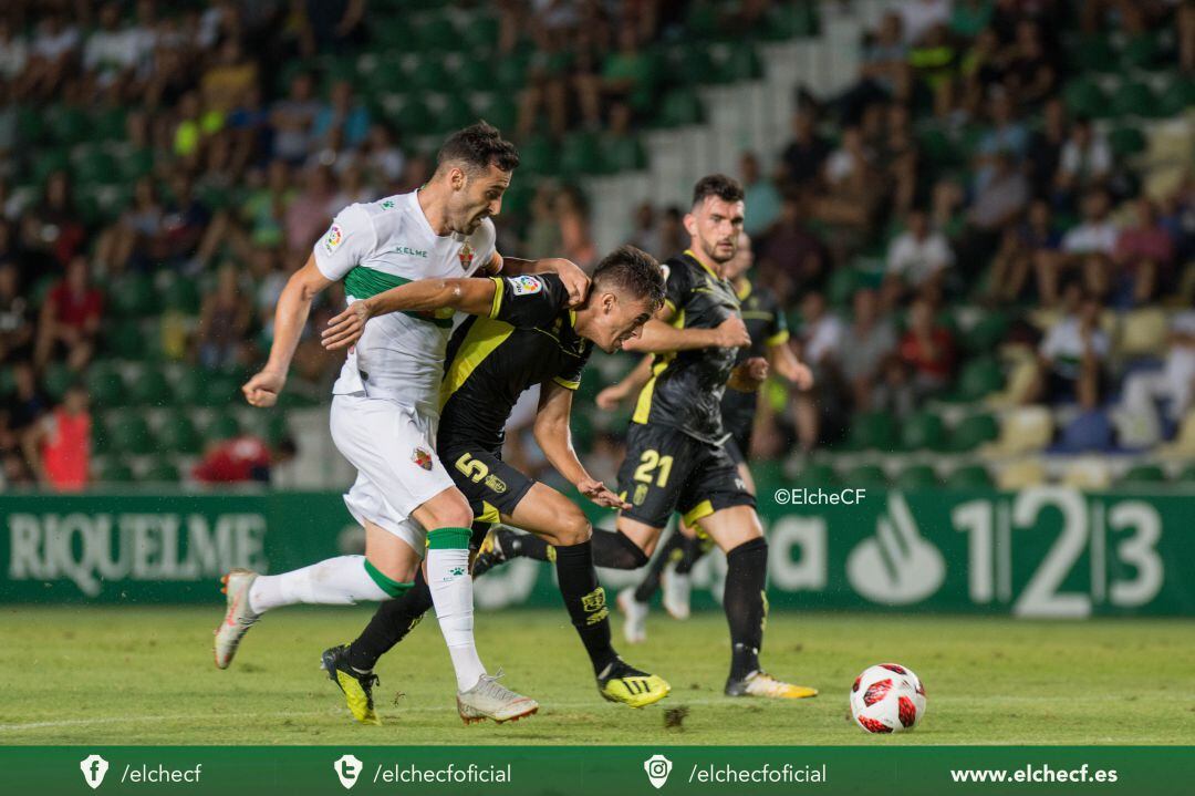 Una acción del partido de Copa entre el Elche y el Granada