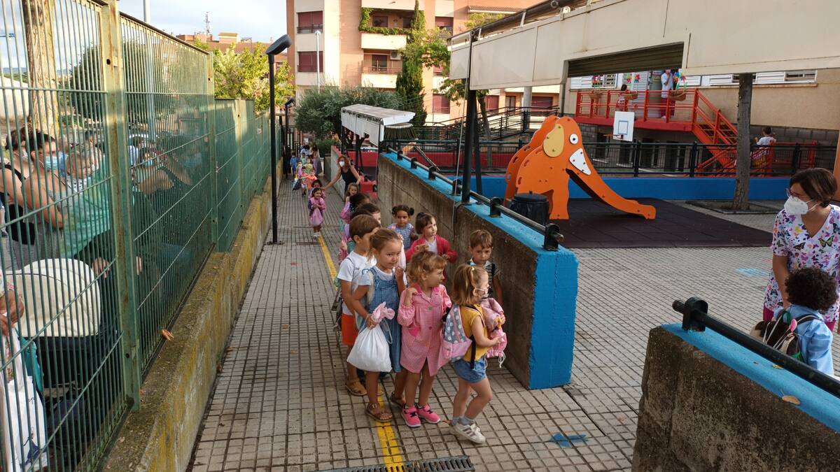 Los alumnos de Barbastro inician el curso escolar con ilusión y estrictas medidas sanitarias