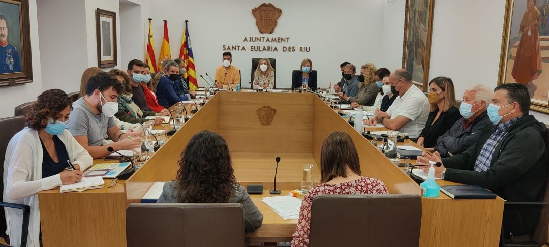 Imagen de un pleno del Ayuntamiento de Santa Eulària