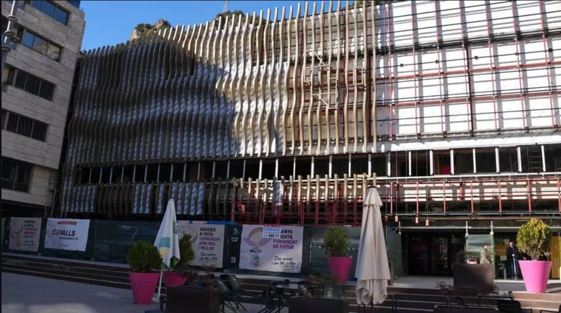 Façana de l'edifici del Centre Cultural Lauredià