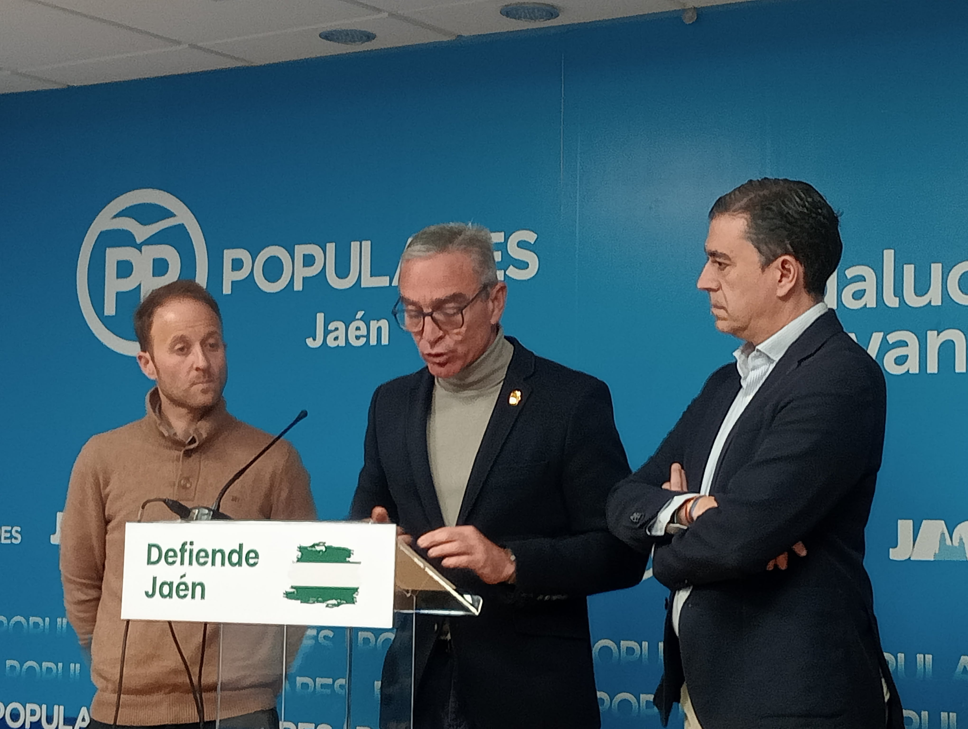 De izquierda a derecha, Erik Domínguez, Luís Mariano Camacho y Pedro Cabrera